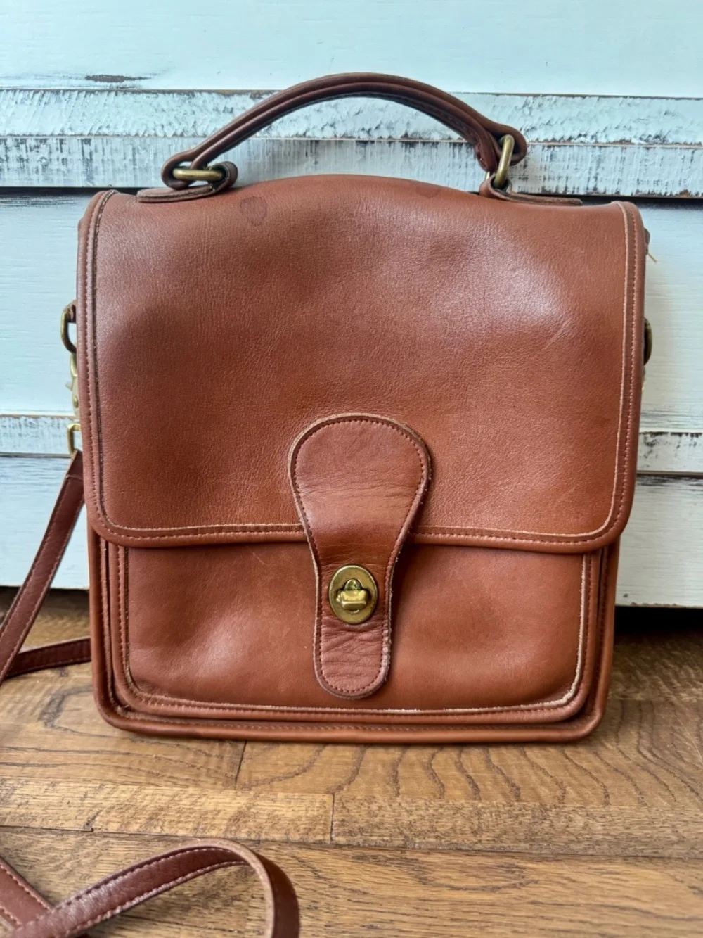 Vintage Coach Station Crossbody Turn lock 5130 British Tan Leather 1990s USA - Picture 2 of 14